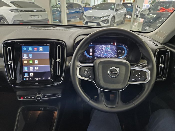 2023 Volvo XC40 Ultimate B5 Dark