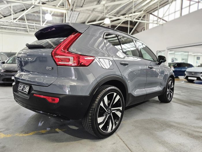 2023 Volvo XC40 Ultimate B5 Dark