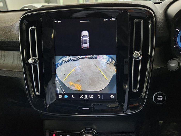 2023 Volvo XC40 Ultimate B5 Dark