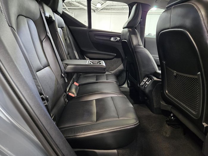 2023 Volvo XC40 Ultimate B5 Dark