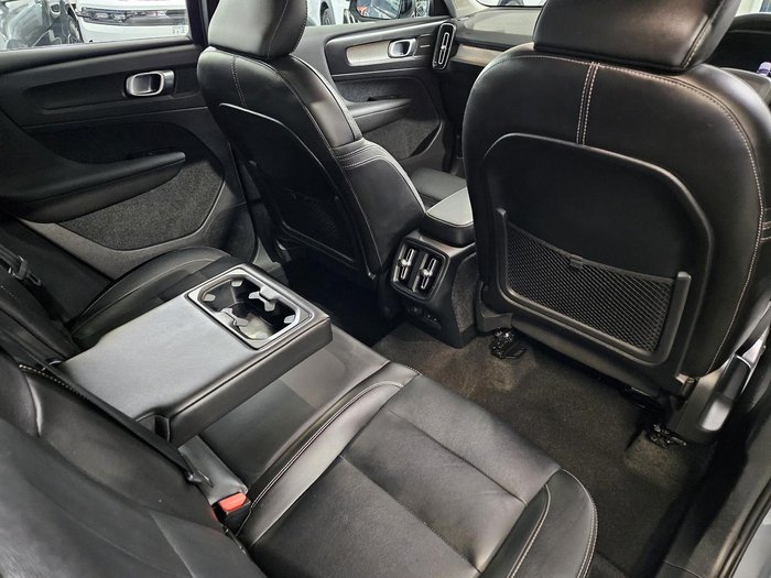 2023 Volvo XC40 Ultimate B5 Dark