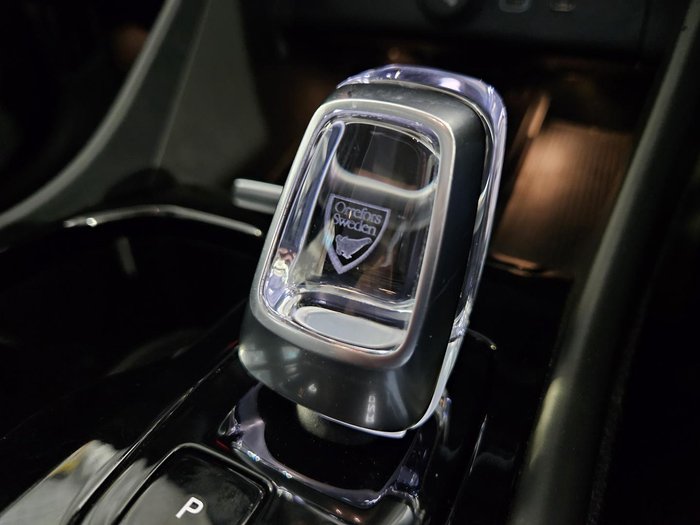 2023 Volvo XC40 Ultimate B5 Dark