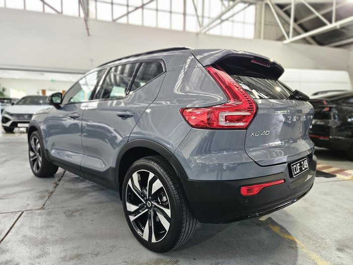 2023 Volvo XC40 Ultimate B5 Dark