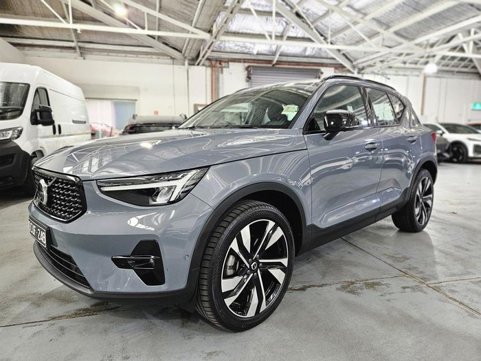 2023 Volvo XC40 Ultimate B5 Dark