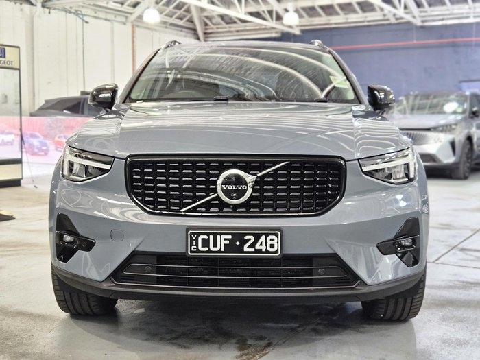 2023 Volvo XC40 Ultimate B5 Dark