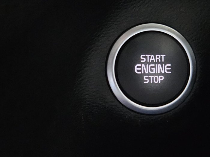 2023 Volvo XC40 Ultimate B5 Dark