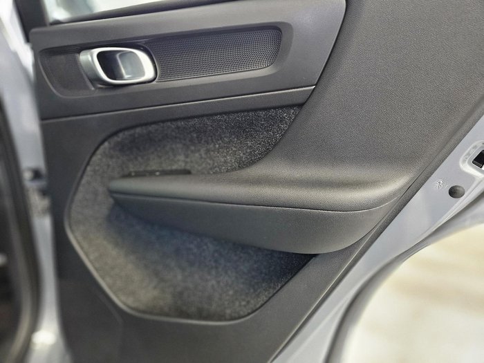 2023 Volvo XC40 Ultimate B5 Dark