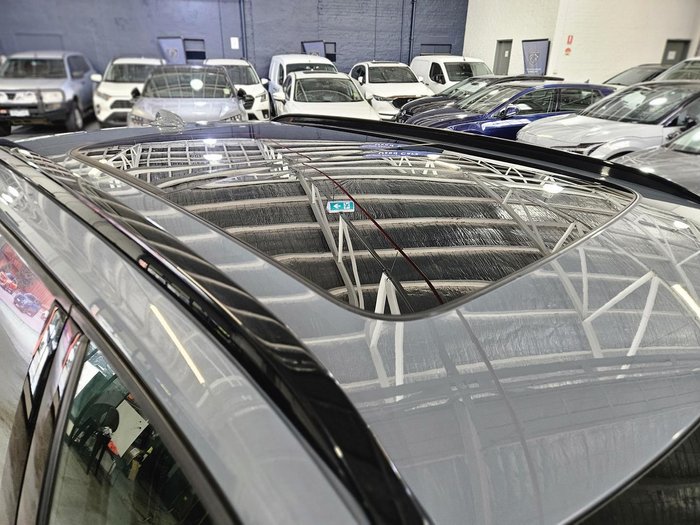 2023 Volvo XC40 Ultimate B5 Dark