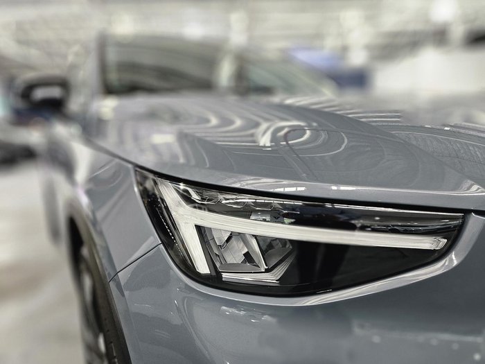 2023 Volvo XC40 Ultimate B5 Dark