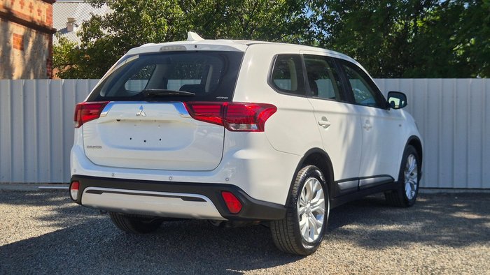 2021 Mitsubishi Outlander ES