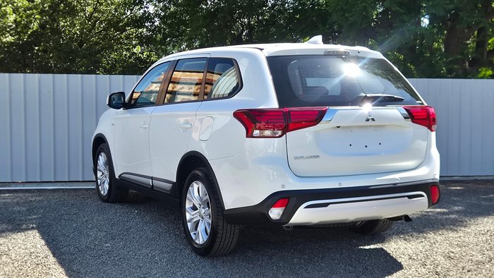 2021 Mitsubishi Outlander ES