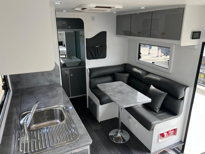 2019 Regent Discoverer 17'