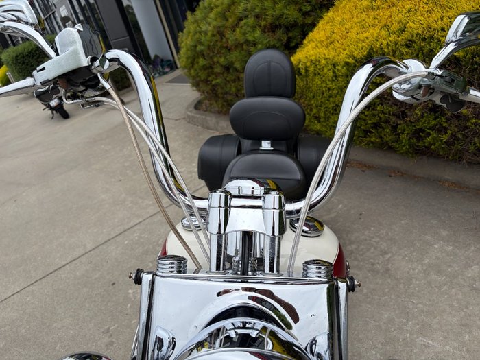 2011 HARLEY-DAVIDSON FLSTN SOFTAIL DELUXE RED/WHITE