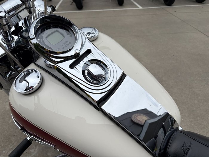 2011 HARLEY-DAVIDSON FLSTN SOFTAIL DELUXE RED/WHITE