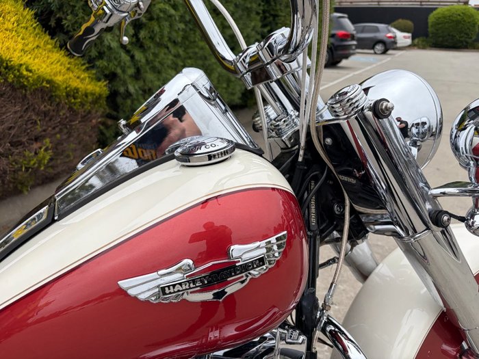 2011 HARLEY-DAVIDSON FLSTN SOFTAIL DELUXE RED/WHITE