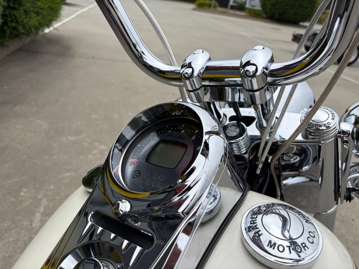 2011 HARLEY-DAVIDSON FLSTN SOFTAIL DELUXE RED/WHITE