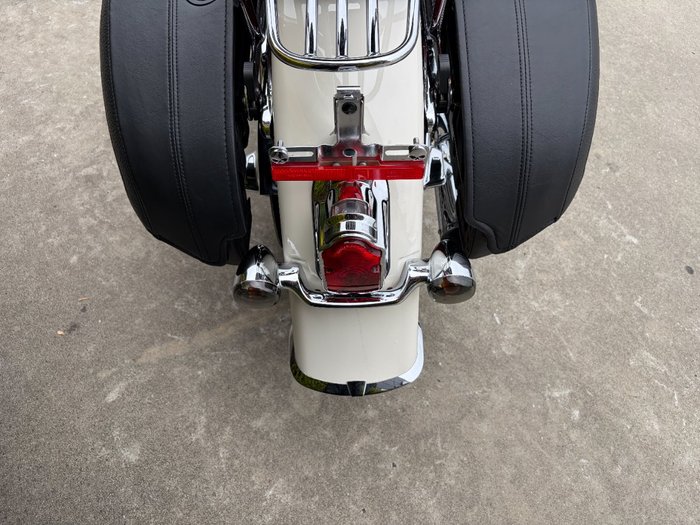 2011 HARLEY-DAVIDSON FLSTN SOFTAIL DELUXE RED/WHITE