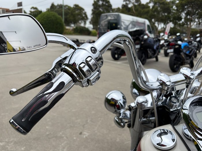 2011 HARLEY-DAVIDSON FLSTN SOFTAIL DELUXE RED/WHITE