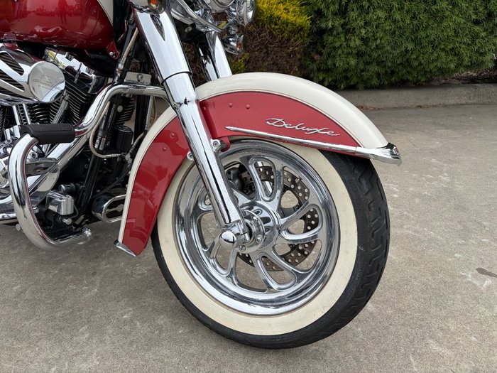 2011 HARLEY-DAVIDSON FLSTN SOFTAIL DELUXE RED/WHITE