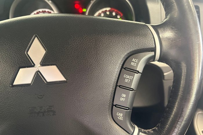 2014 Mitsubishi Pajero VR-X