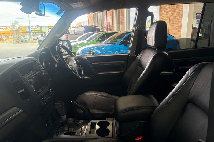 2014 Mitsubishi Pajero VR-X