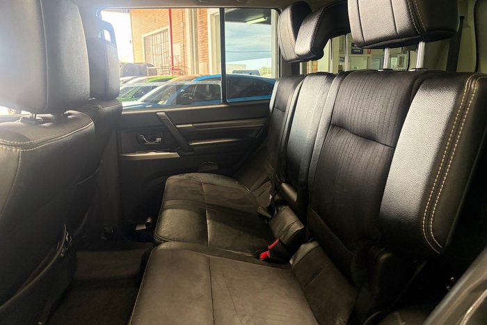 2014 Mitsubishi Pajero VR-X