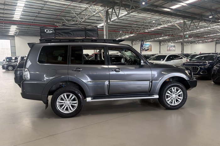 2014 Mitsubishi Pajero VR-X