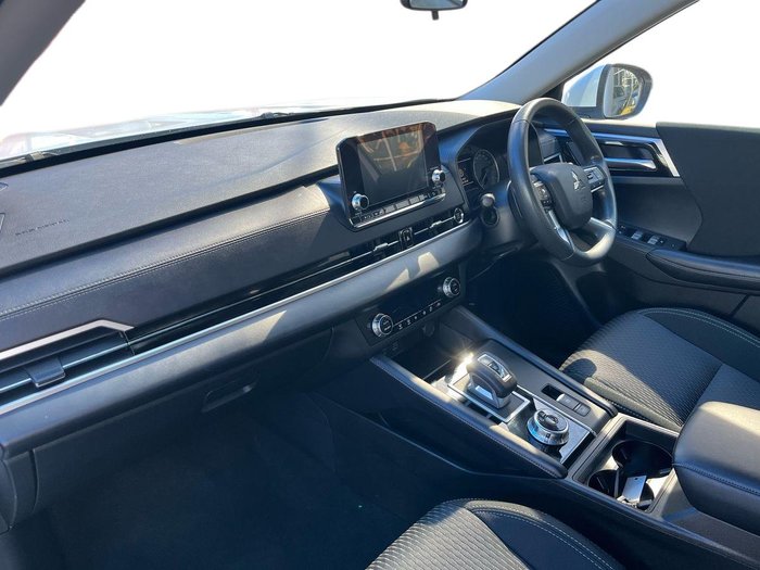 2023 Mitsubishi Outlander ES