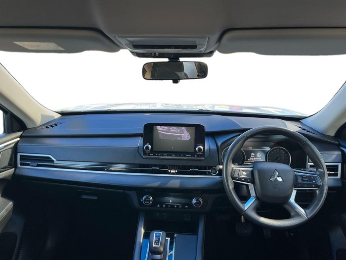 2023 Mitsubishi Outlander ES