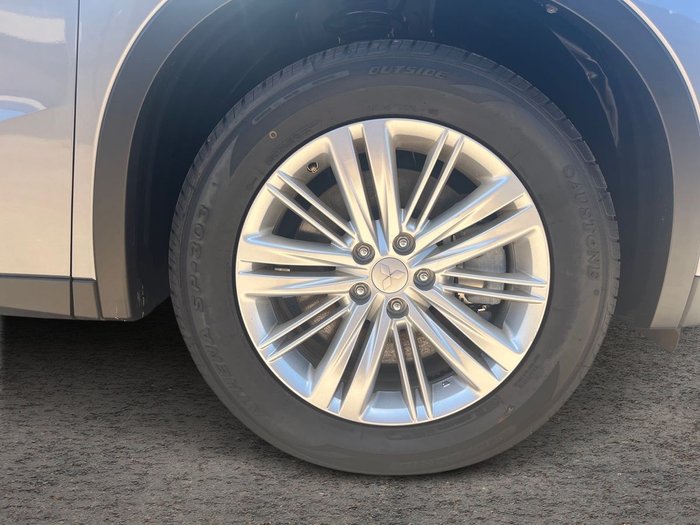 2023 Mitsubishi Outlander ES