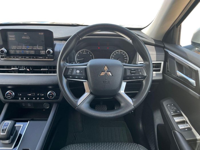 2024 Mitsubishi Outlander ES