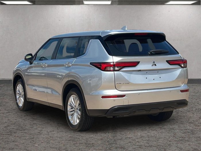 2024 Mitsubishi Outlander ES