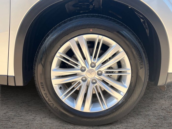 2024 Mitsubishi Outlander ES