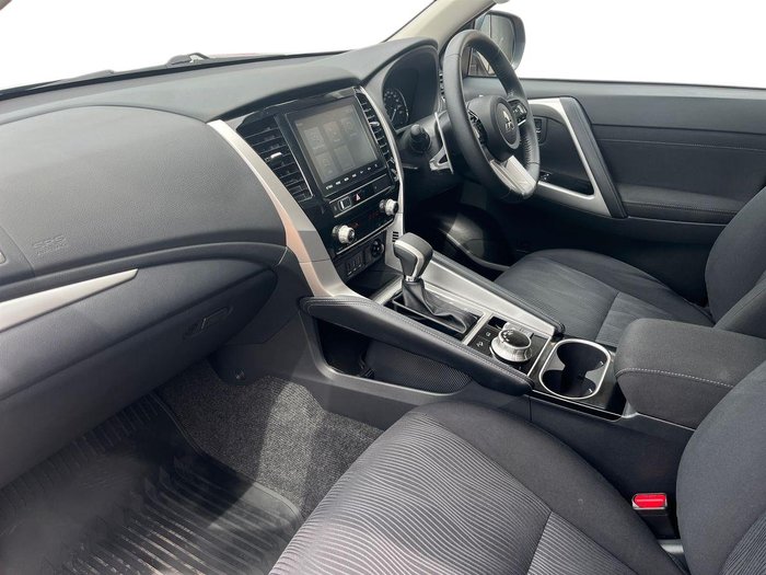 2024 Mitsubishi Pajero Sport GLX