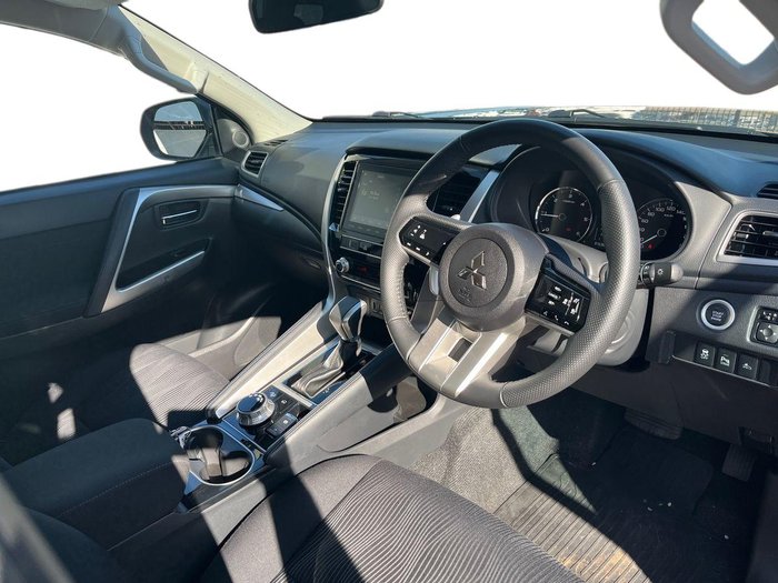 2024 Mitsubishi Pajero Sport GLX