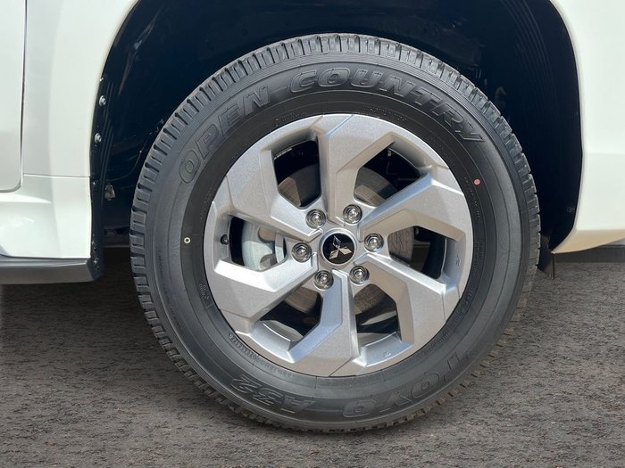 2024 Mitsubishi Pajero Sport GLX