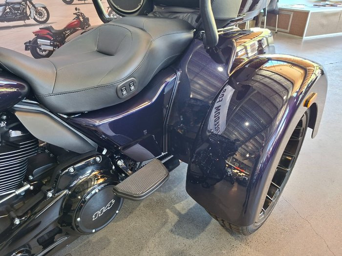 2025 HARLEY-DAVIDSON FLHTCUTG TRI GLIDE U/CLC 114