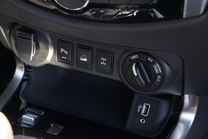 2025 Nissan Navara ST-X