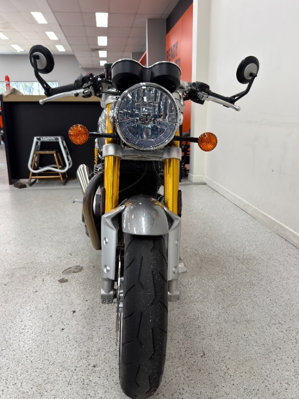 2017 Triumph THRUXTON R Silver