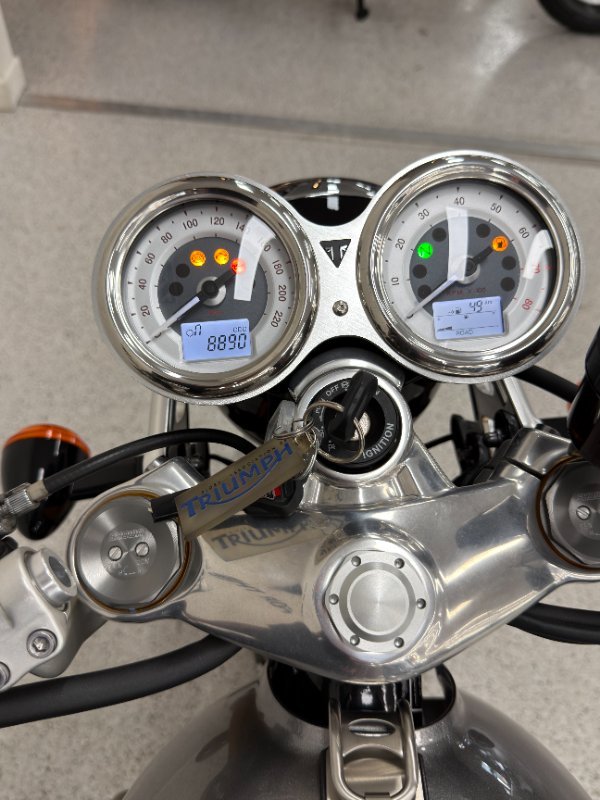 2017 Triumph THRUXTON R Silver