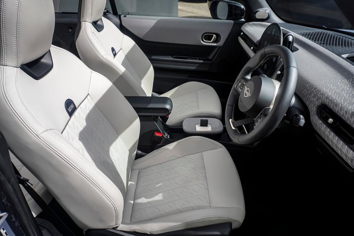 2025 MINI Cooper S Favoured