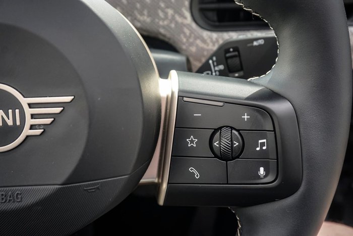 2024 MINI Cooper S Favoured