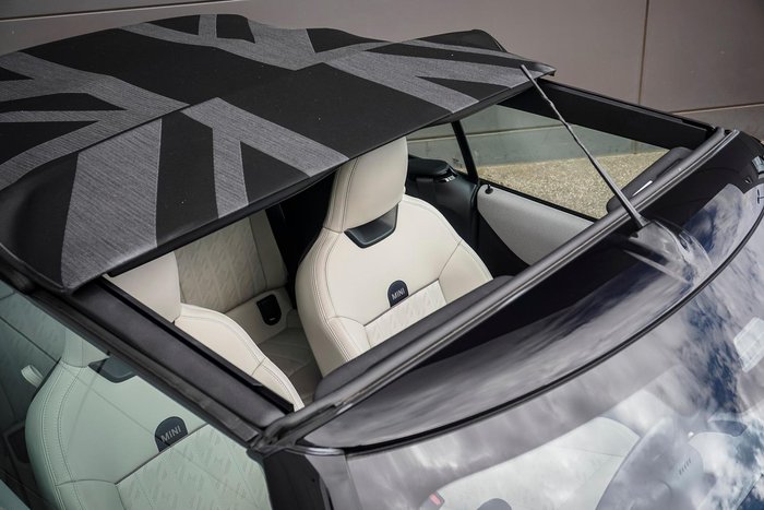 2024 MINI Cooper S Favoured