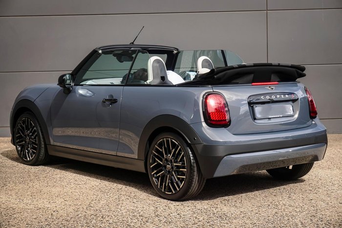 2025 MINI Cooper S Favoured