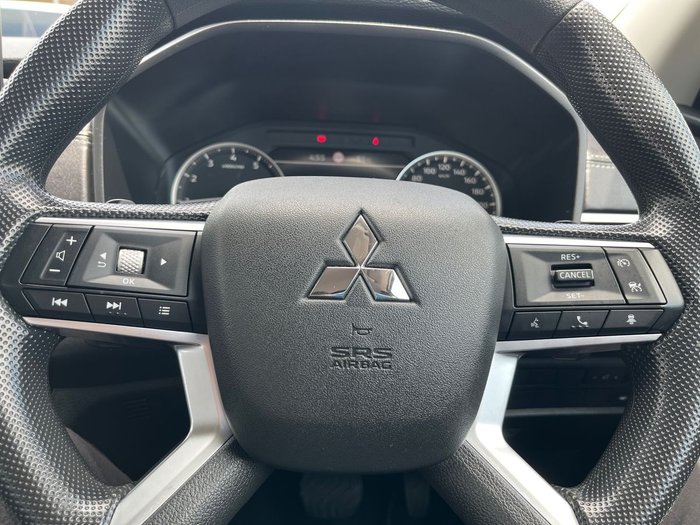2023 Mitsubishi Outlander ES