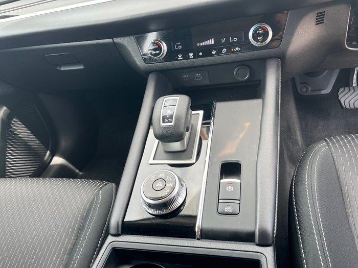 2023 Mitsubishi Outlander ES