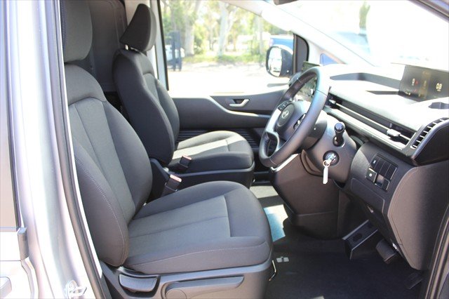 2025 Hyundai STARIA LOAD