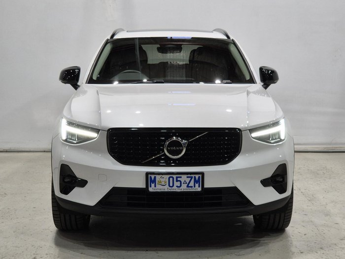 2023 Volvo XC40 Ultimate B5 Dark