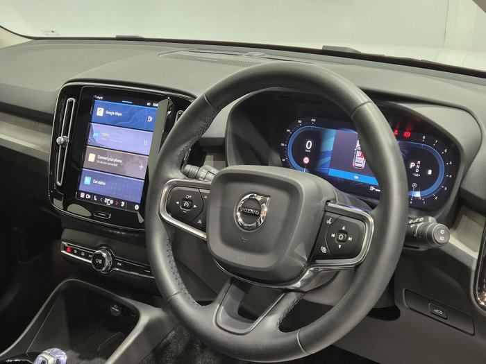 2023 Volvo XC40 Ultimate B5 Dark