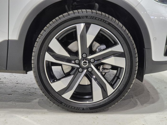 2023 Volvo XC40 Ultimate B5 Dark MY23 AWD Crystal White